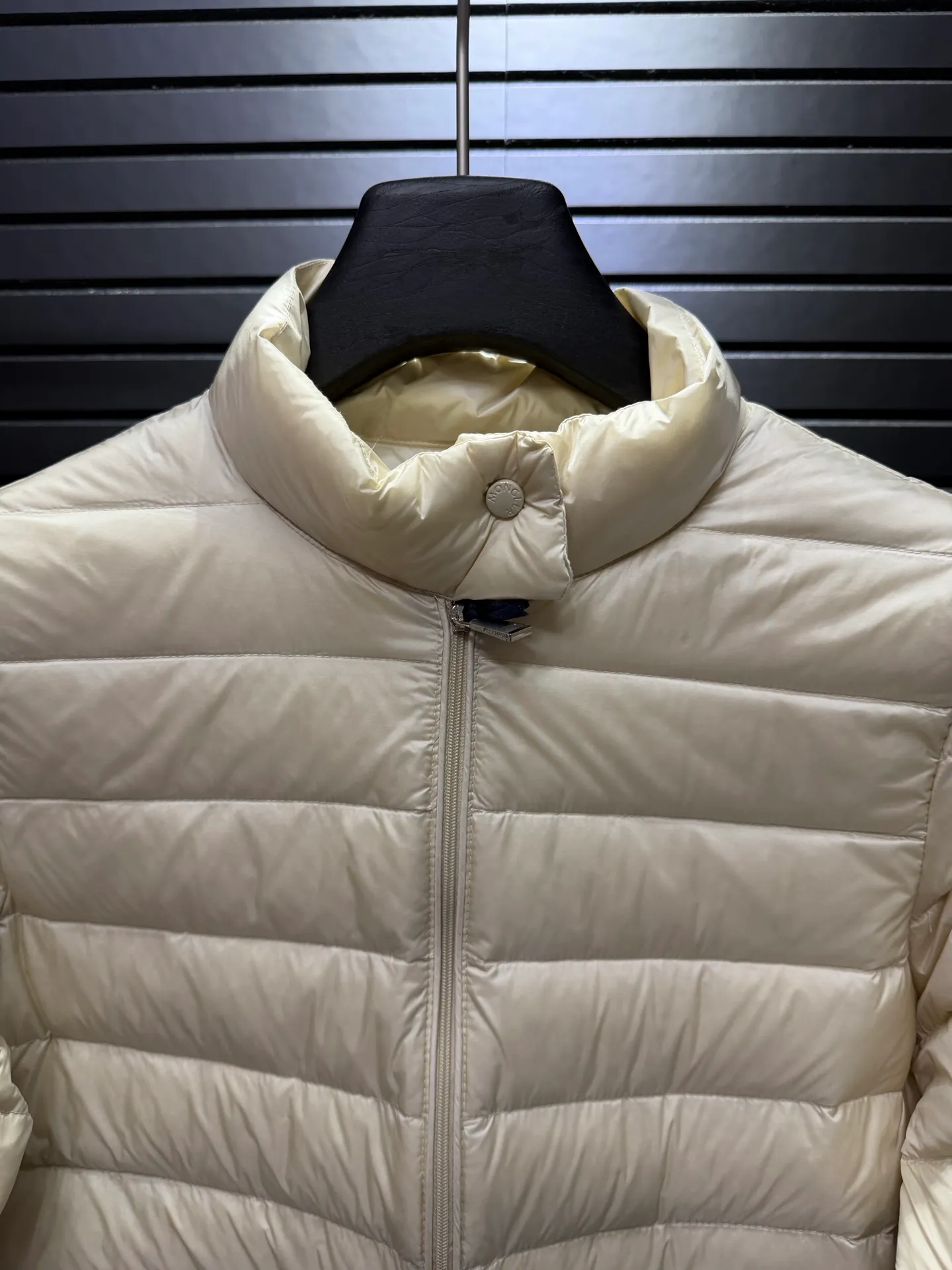 Moncler Same Style Lans Same Style ， 。 ， ; ， ， ， ：Black Khaki Beige Light Blue Light Pink White Size：1234